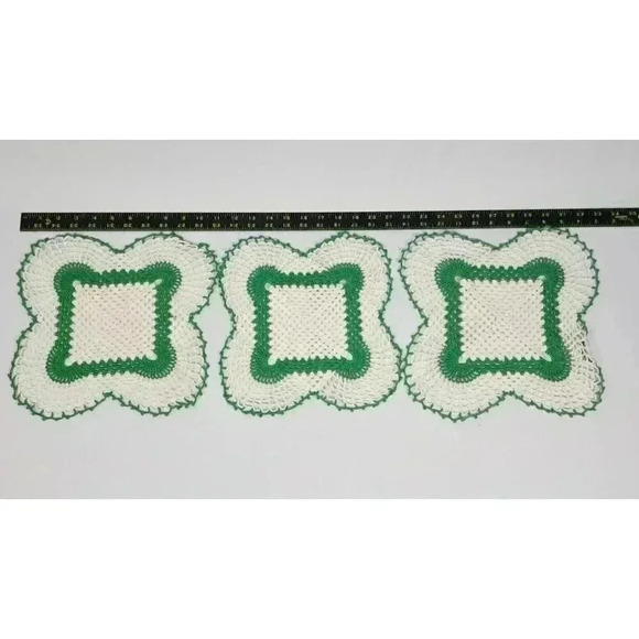 Vtg Set 4 Doilies Hand Crocheted Knitted Linen Apple Green Scalloped Kitsch - Picture 2 of 12